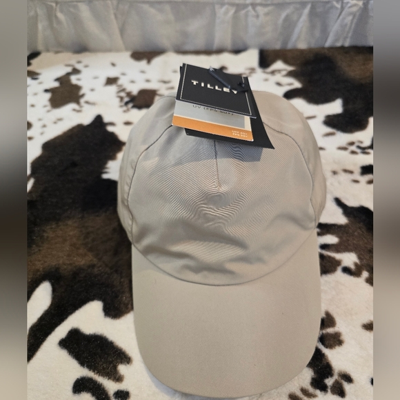 Tilley Other - Tilley Men’s Light Beige Performance Cap